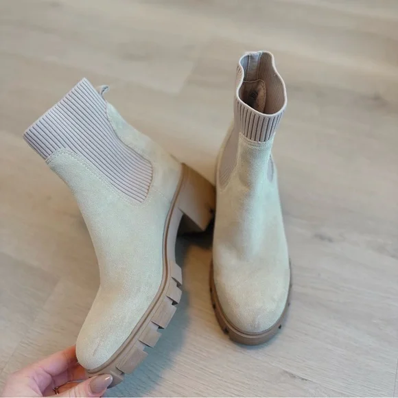 Steve Madden Chelsea Boot size 8 - Picture 6 of 7